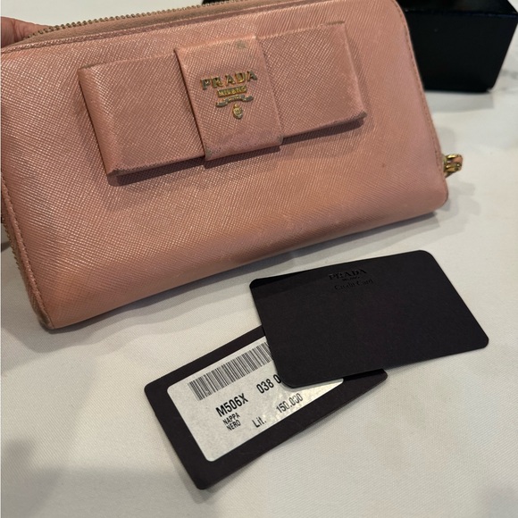 Authentic Prada zippy wallet - Picture 4 of 11